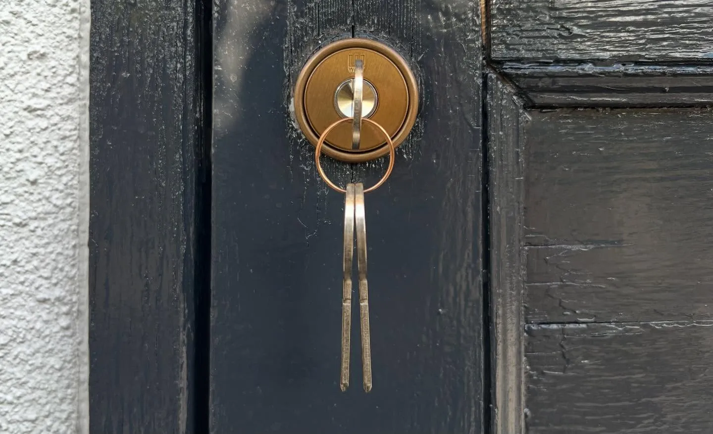 【反った木製ドアに救世主】