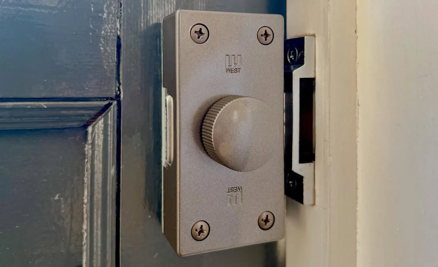 【反った木製ドアに救世主】