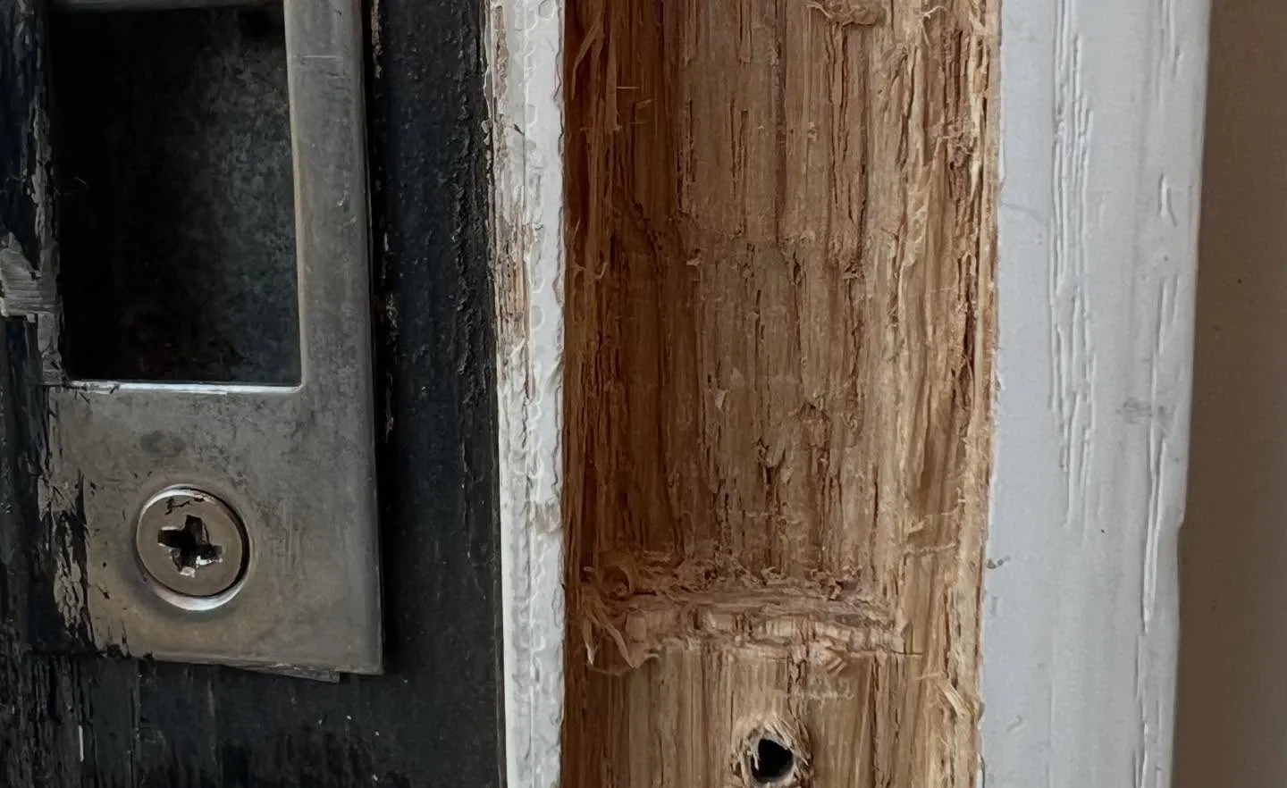 【反った木製ドアに救世主】