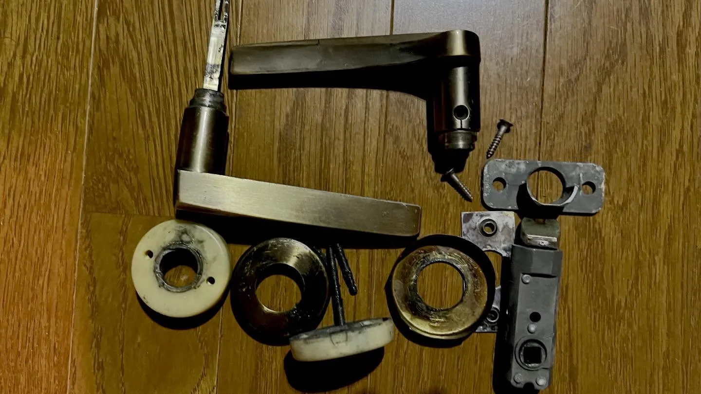 【浴室ドアのレバーハンドルが抜けない…その原因は?】