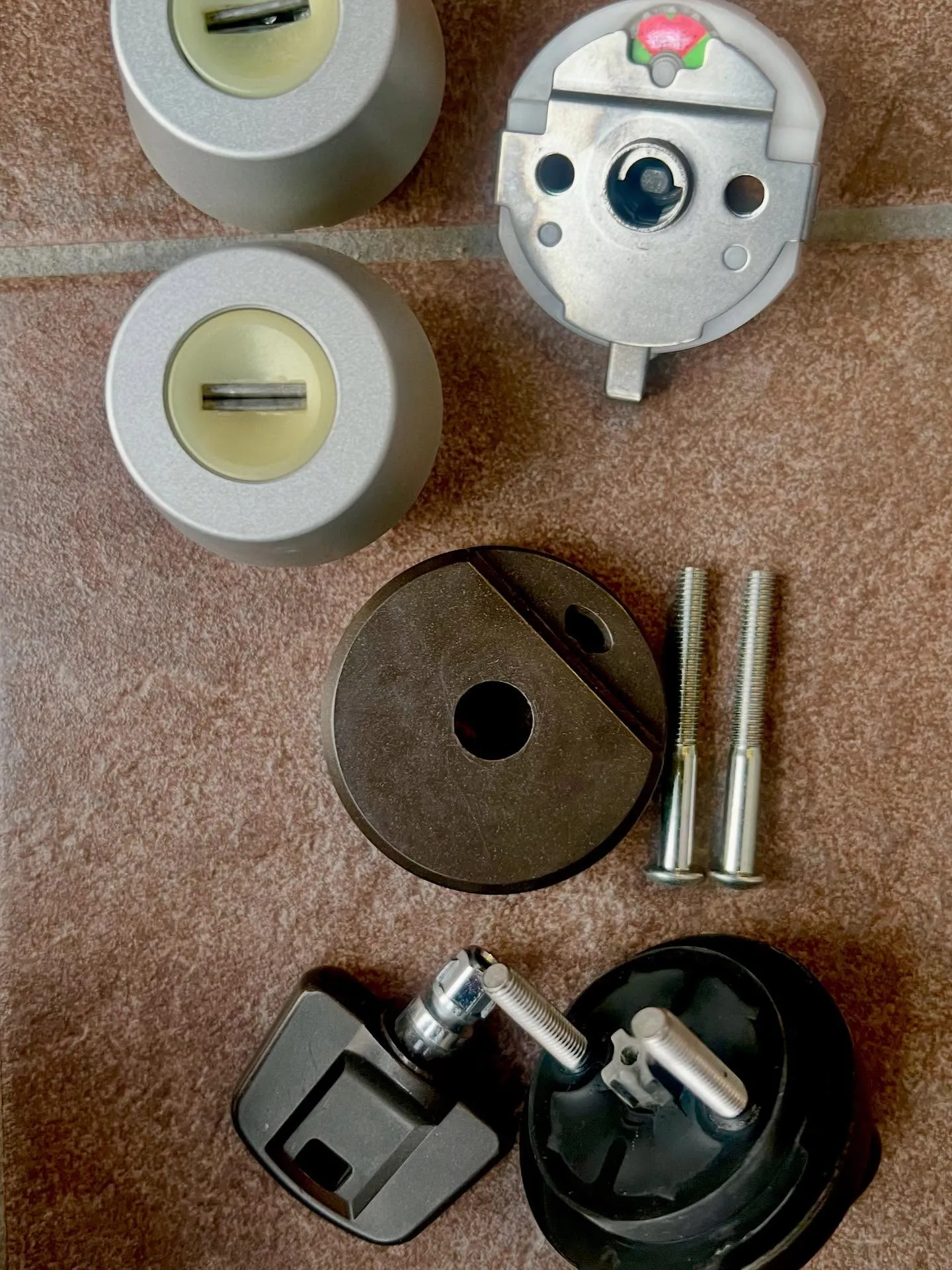 【突然回らない鍵、即交換で安心対応】