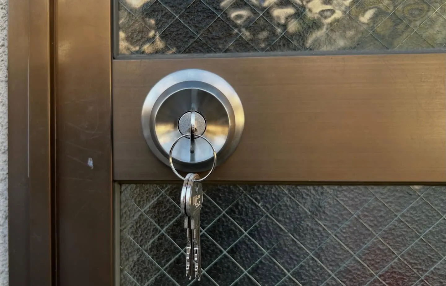 【本日の現場レポート｜勝手口の鍵が突然開かない⁉️】