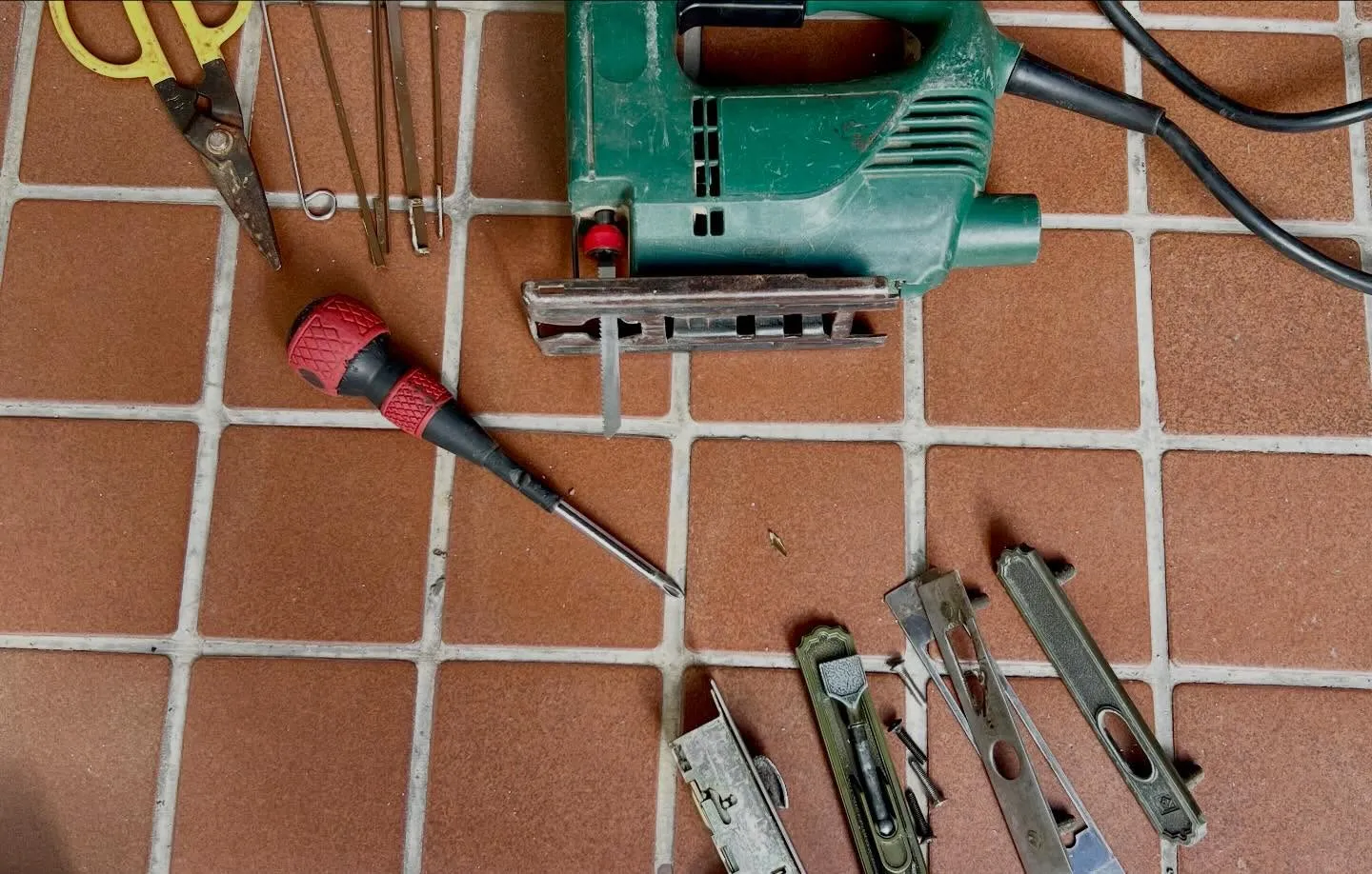 「古い引き戸の鍵トラブル、2時間30分かけて安心を取り戻すま...