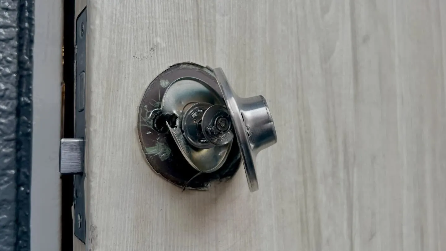 🔑【開店前の緊急対応！折れた鍵と格闘した朝】