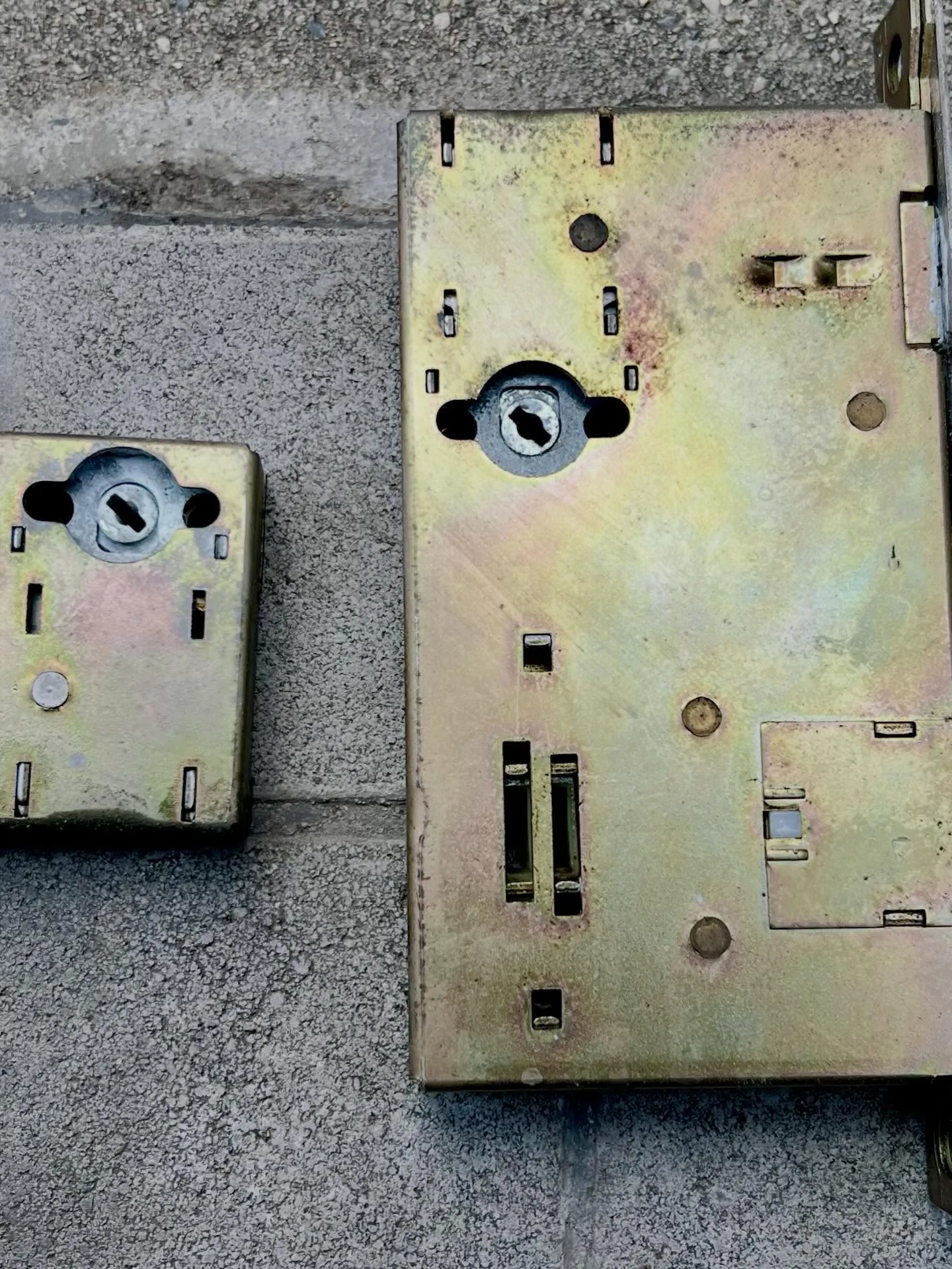 🔑【鍵が固くて回らない…原因は意外な油切れ】