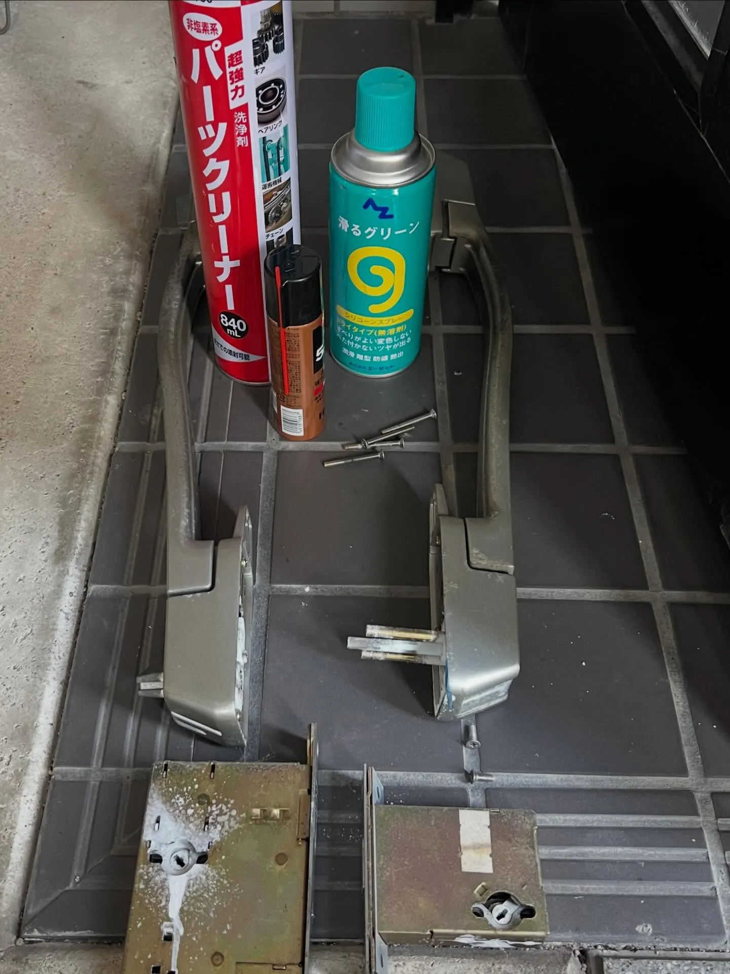 🔑【鍵が固くて回らない…原因は意外な油切れ】