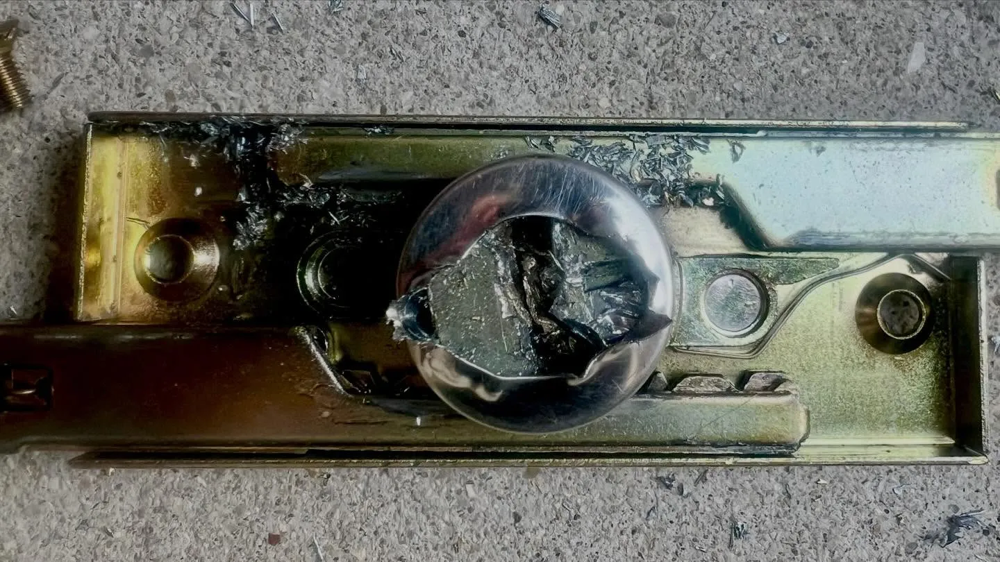 🔑【シャッターの鍵が折れた…想定外の閉まってた現場に即対応】