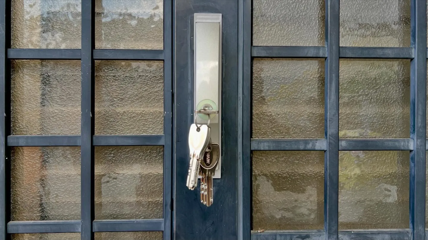 【引戸の鍵が固い…原因調査と交換作業】