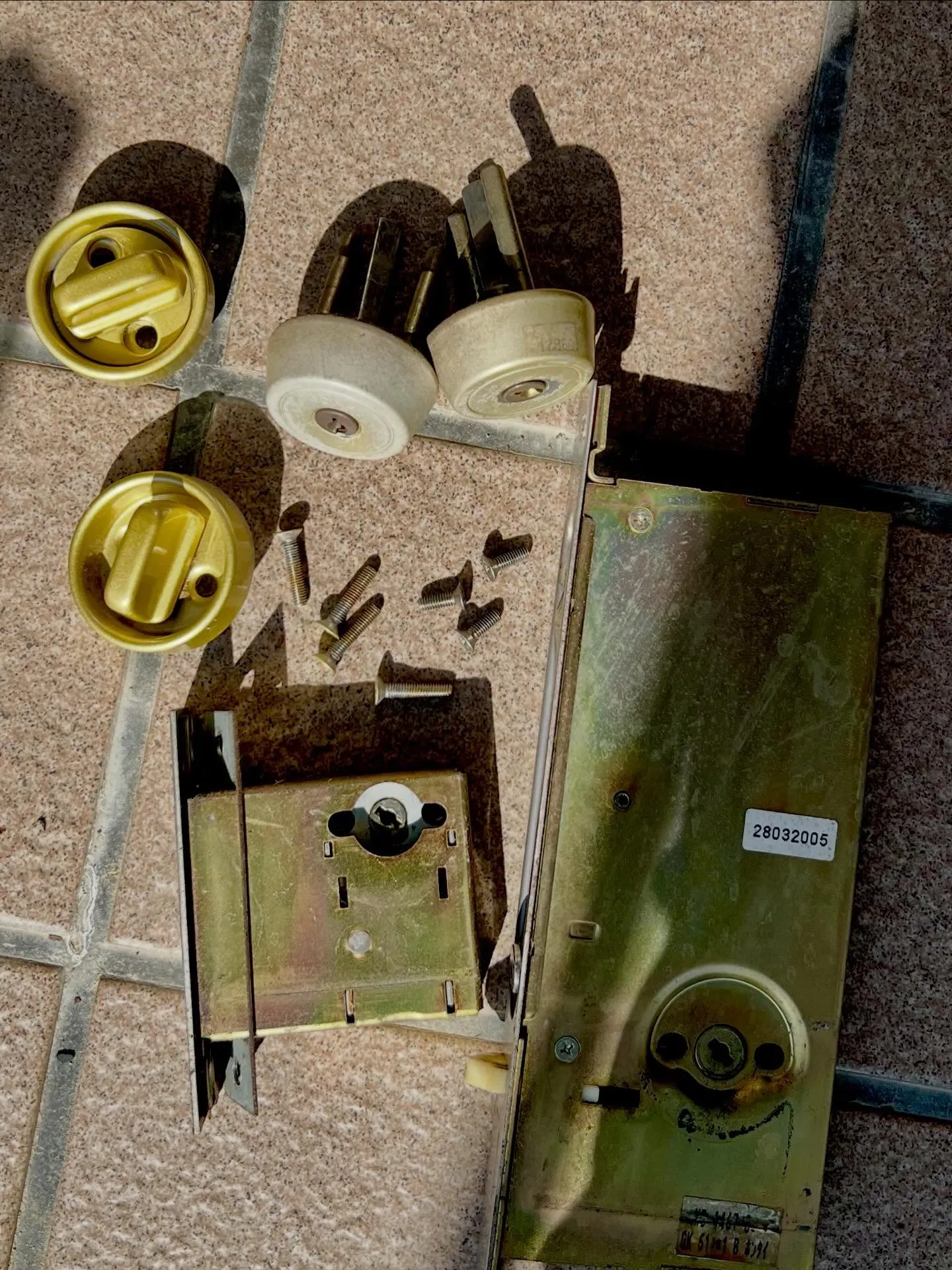 「三協アルミドアのGKケース不具合、危険になる前に交換を」