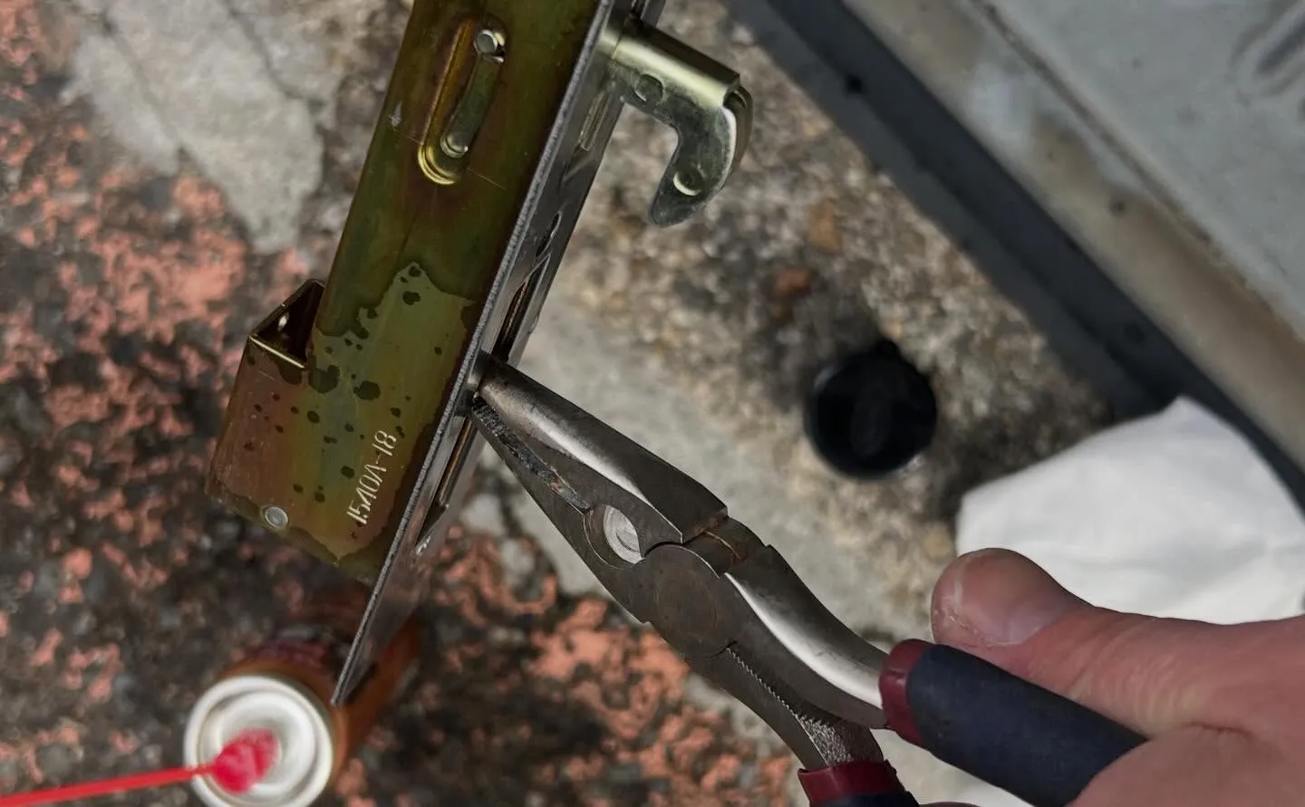 【2年で鍵は壊れません】回らなくなった原因は錠前の固着でした