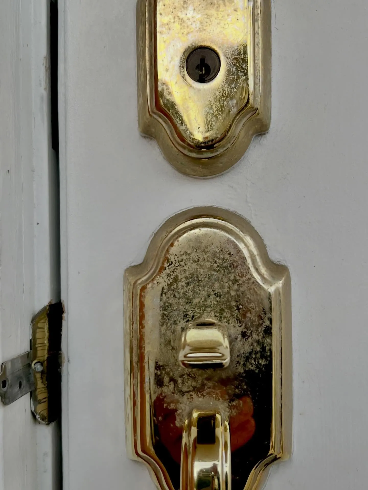 「3万円払ったのにテープだけ…現場で判明した本当の原因」