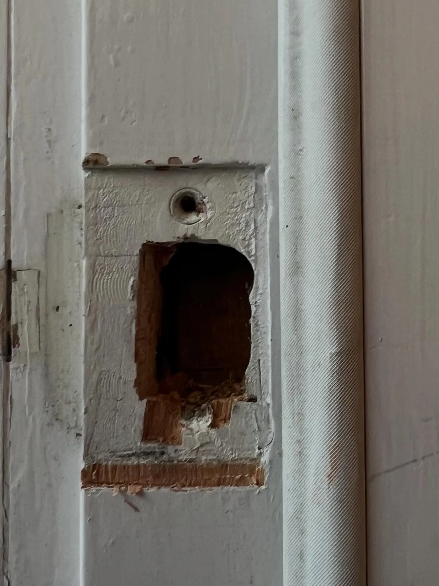 「3万円払ったのにテープだけ…現場で判明した本当の原因」