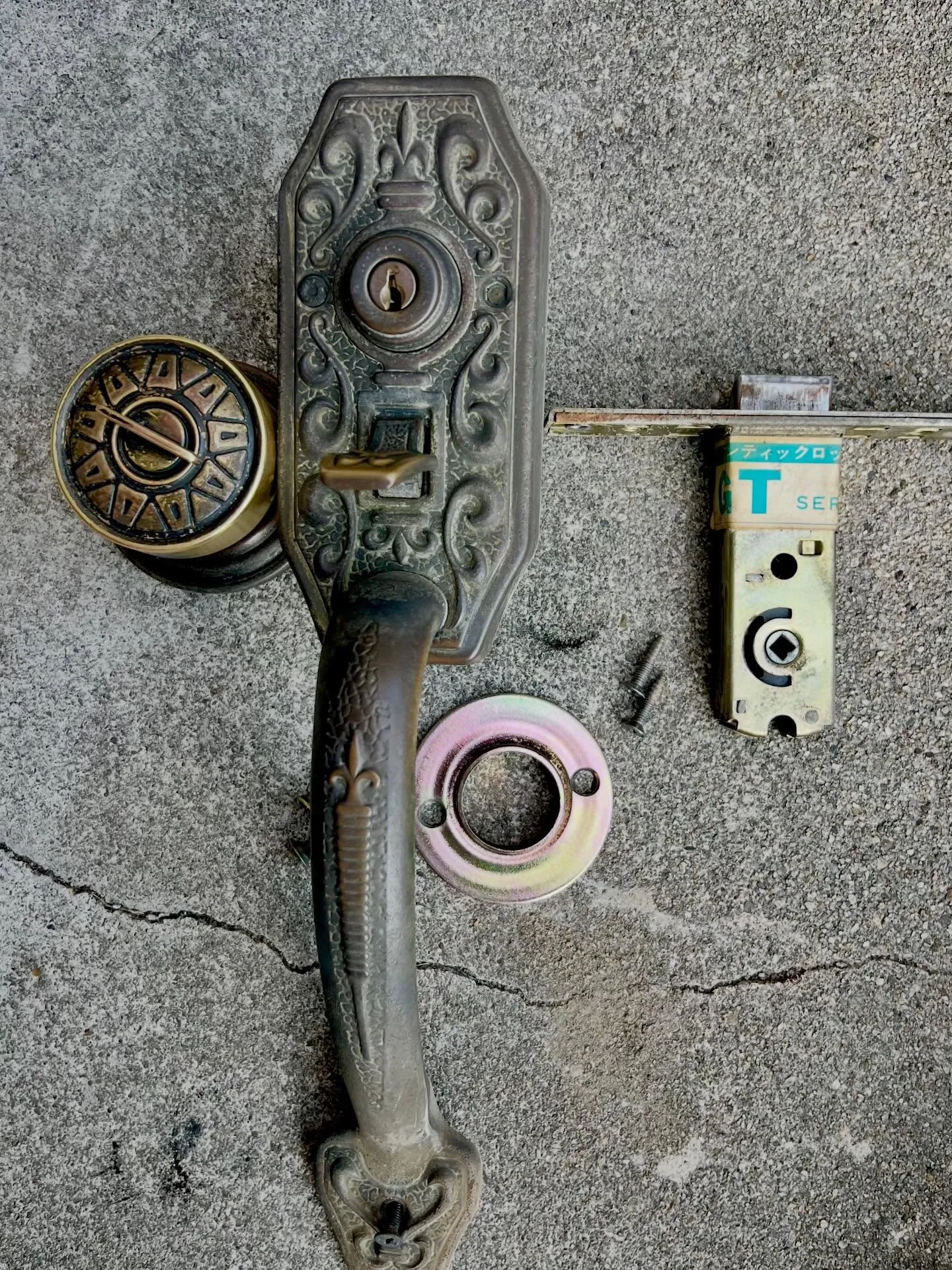 【40年以上前の三協アルミ錠前をリフレッシュ交換|昔の軽さが...