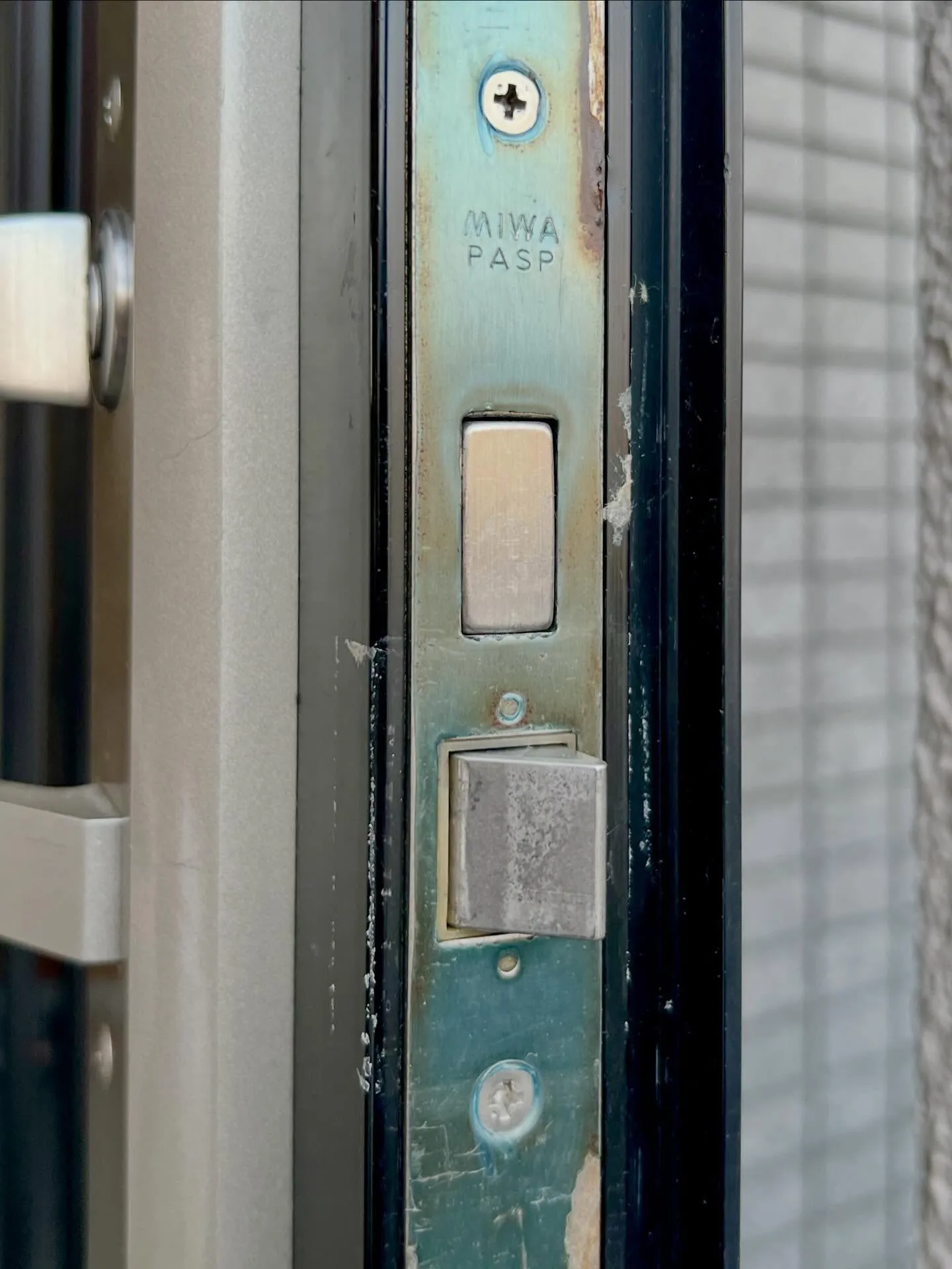 「ドアが重い…その原因、実はプッシュプル錠のあるある不具合で...