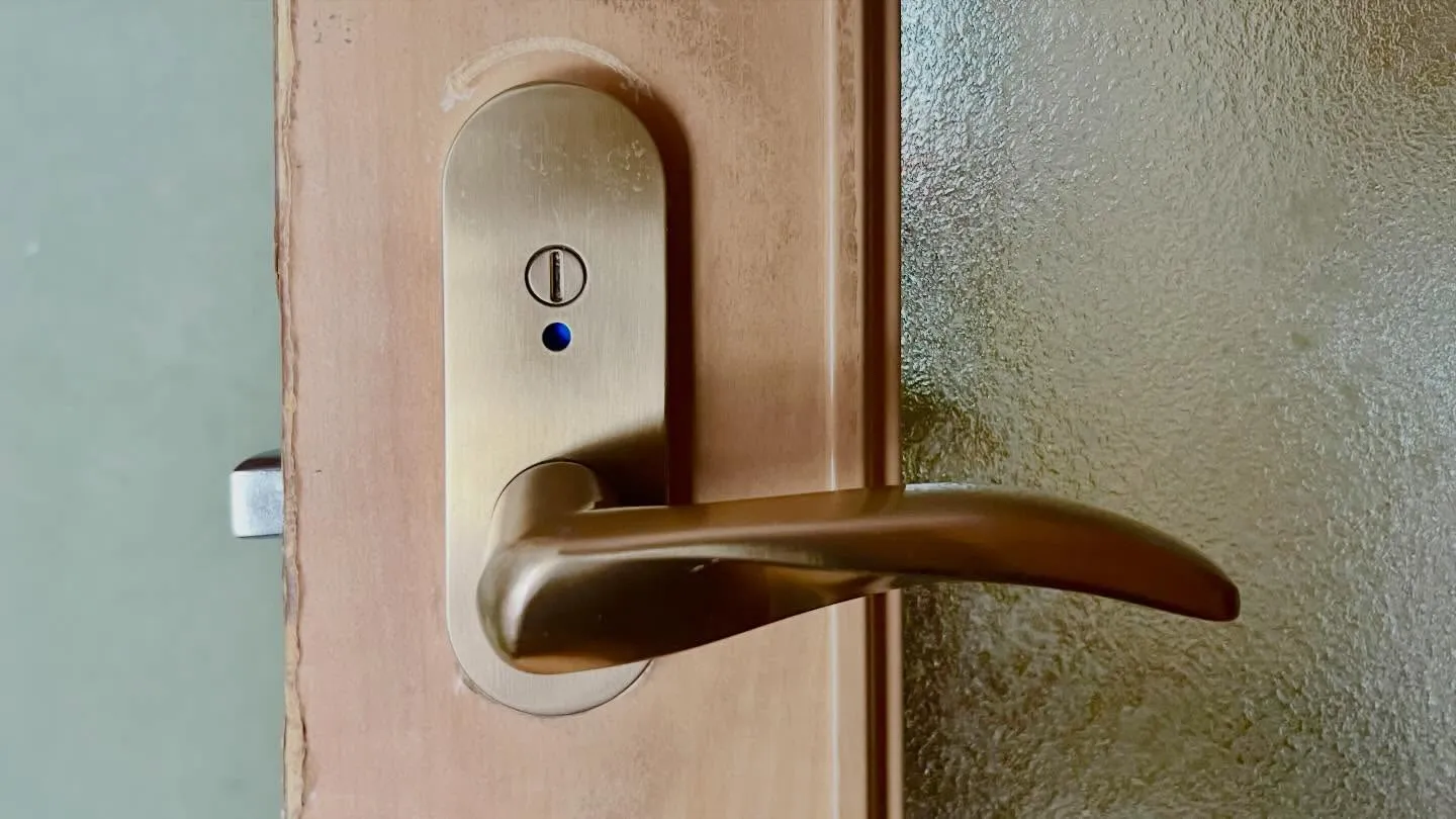 【緊急出動！ペット部屋のドアが開かない理由が予想外すぎた件】