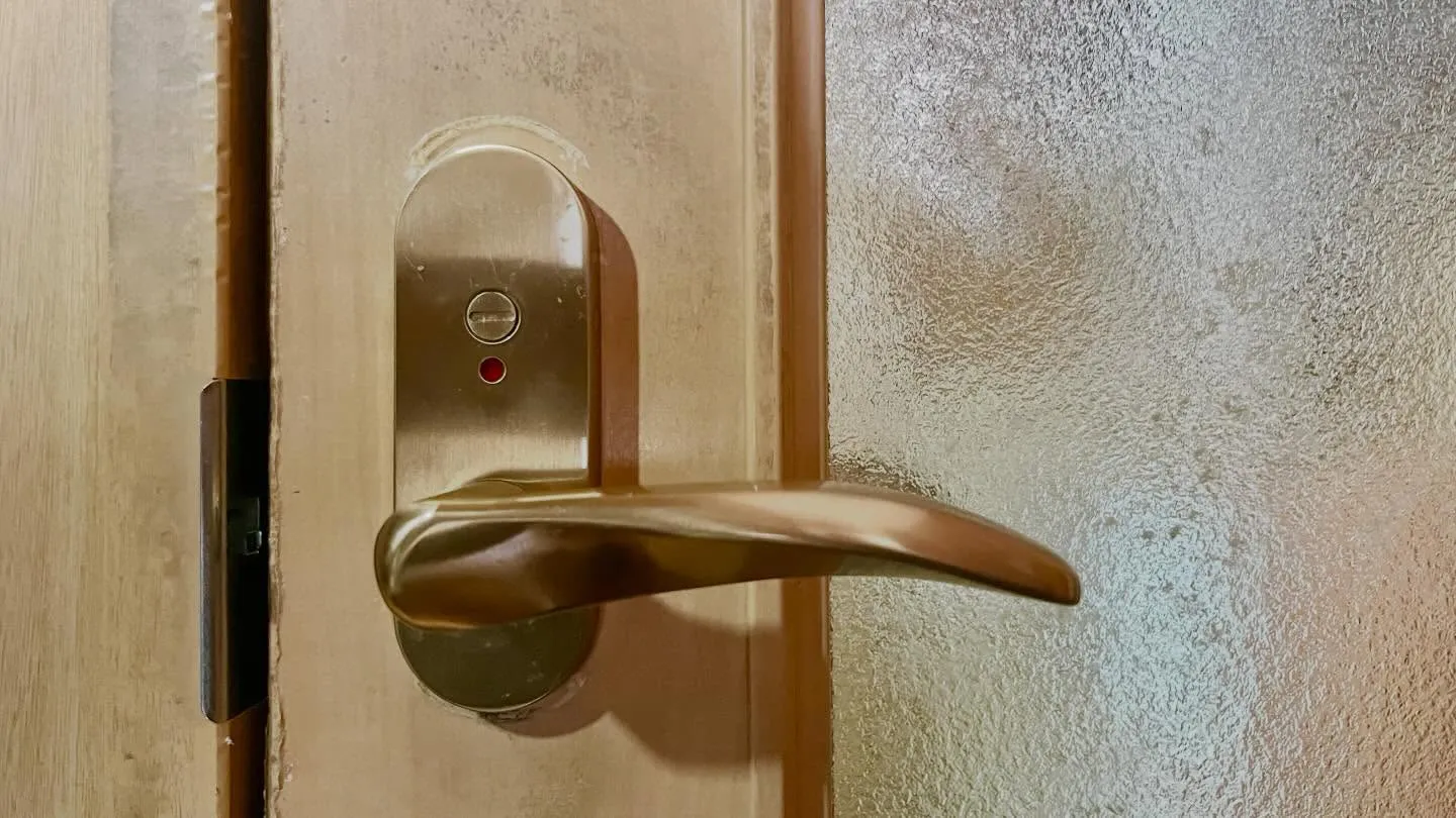 【緊急出動！ペット部屋のドアが開かない理由が予想外すぎた件】