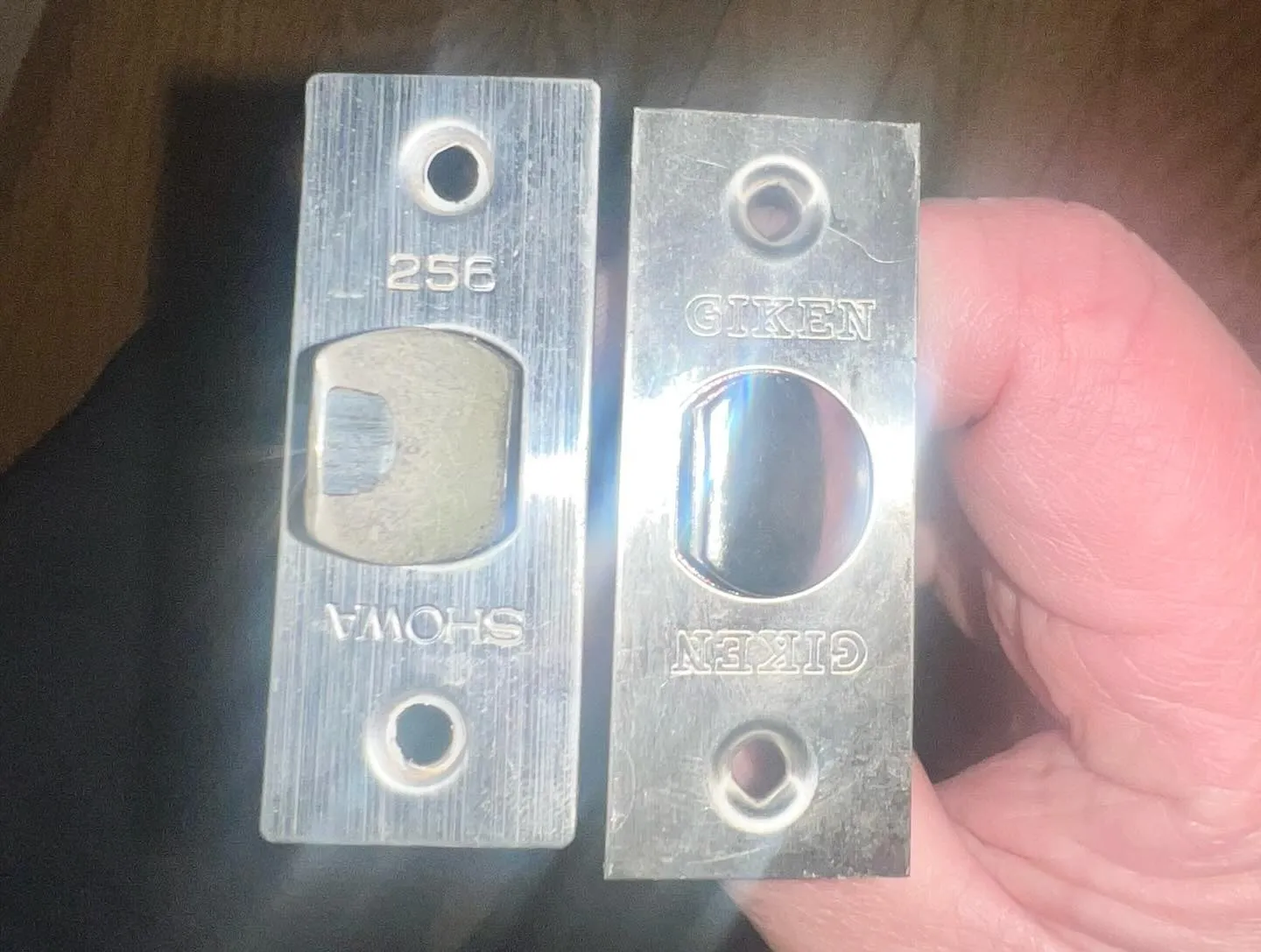 【下げても開かず、上げたら開く…トイレドアの不具合の正体】