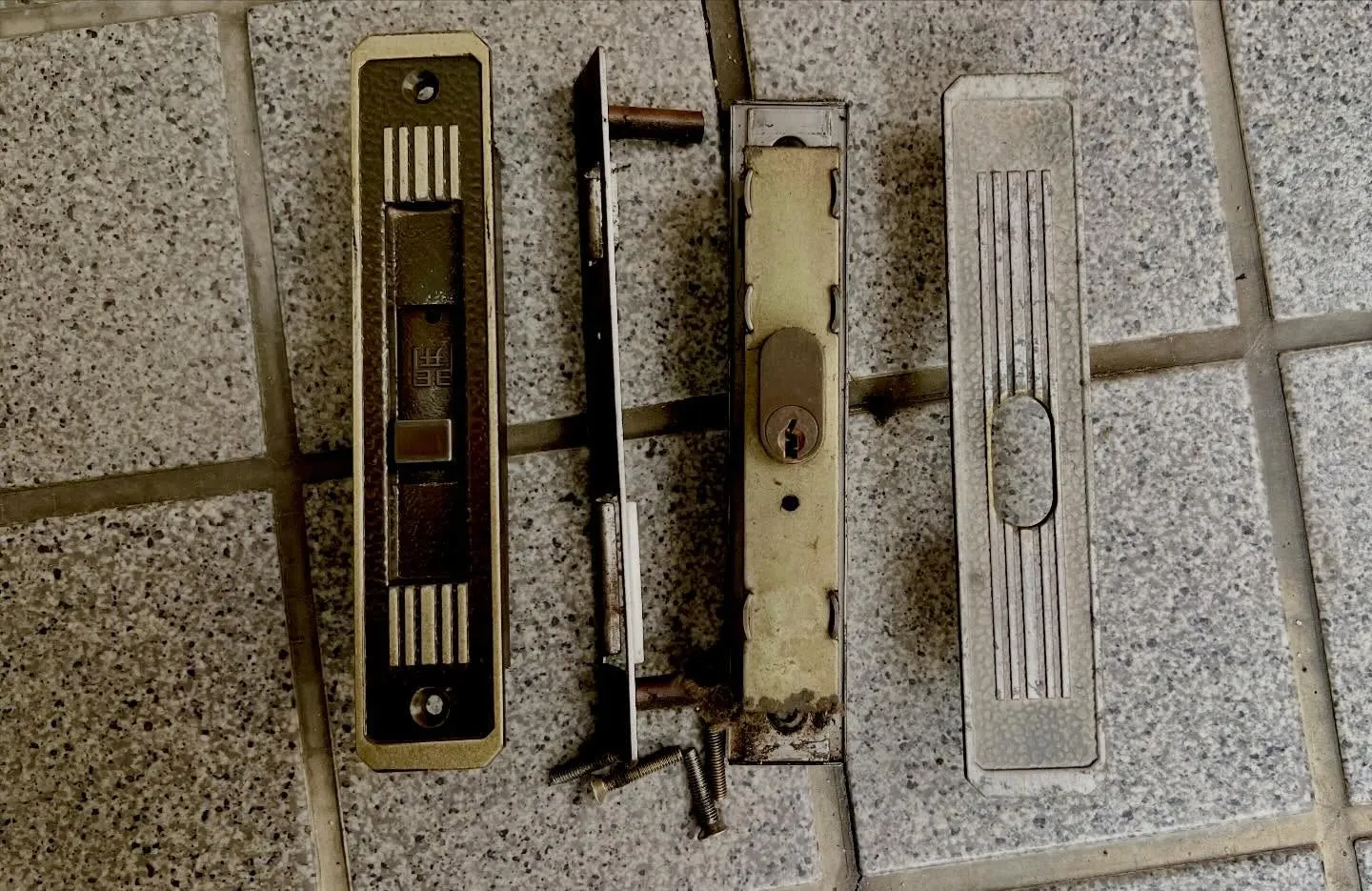 【本日3件目｜引戸の操作が固い…お客様指定のMIWA PSS...