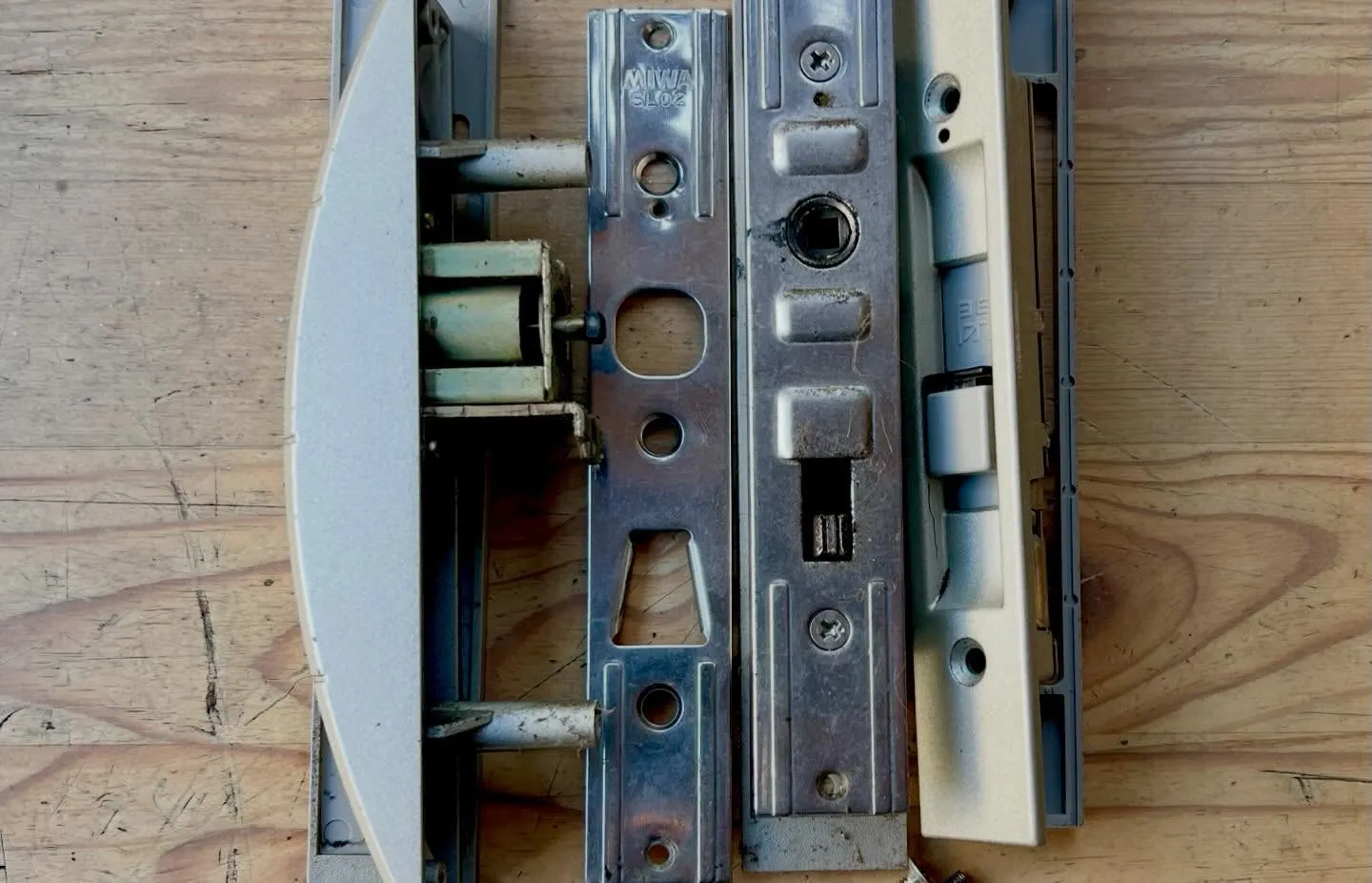 【早朝の鍵折れトラブル対応URキー特有の症状と引違い戸錠の適...