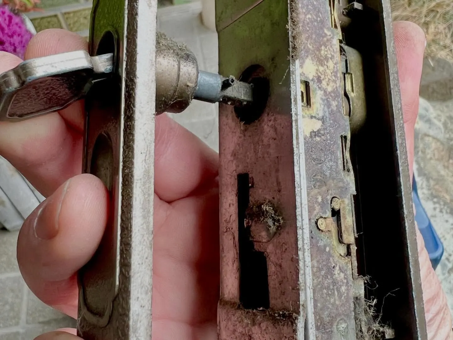 【中から鍵がかからない…原因は角芯の摩耗。