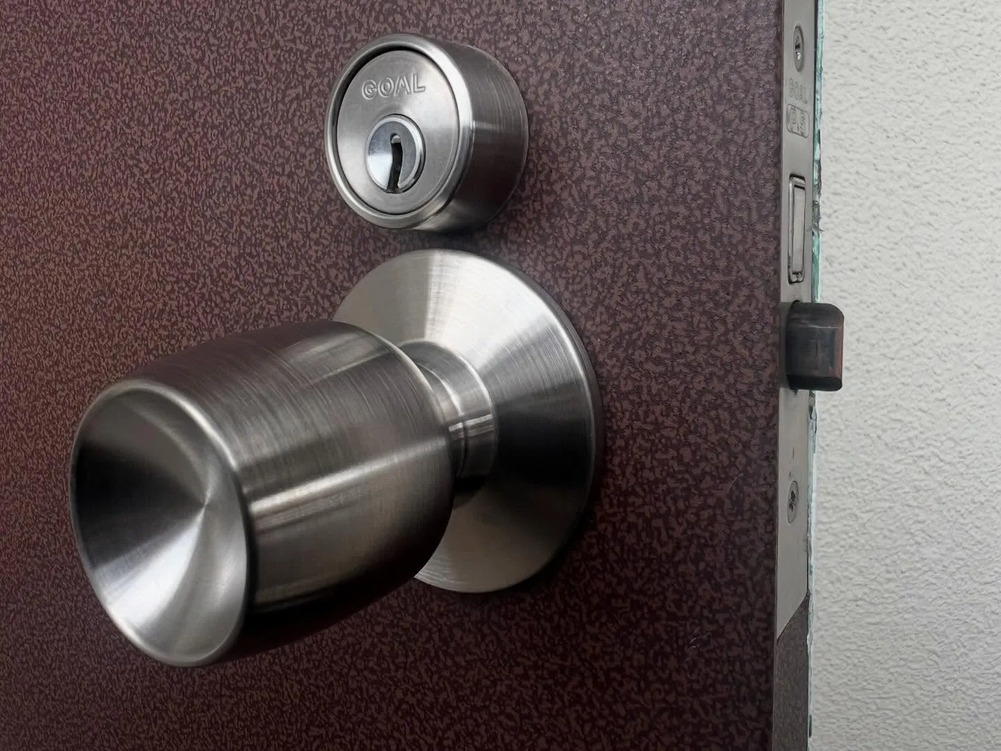 【無駄な出費はさせません抜けそうなドアノブ、最小コストで直し...