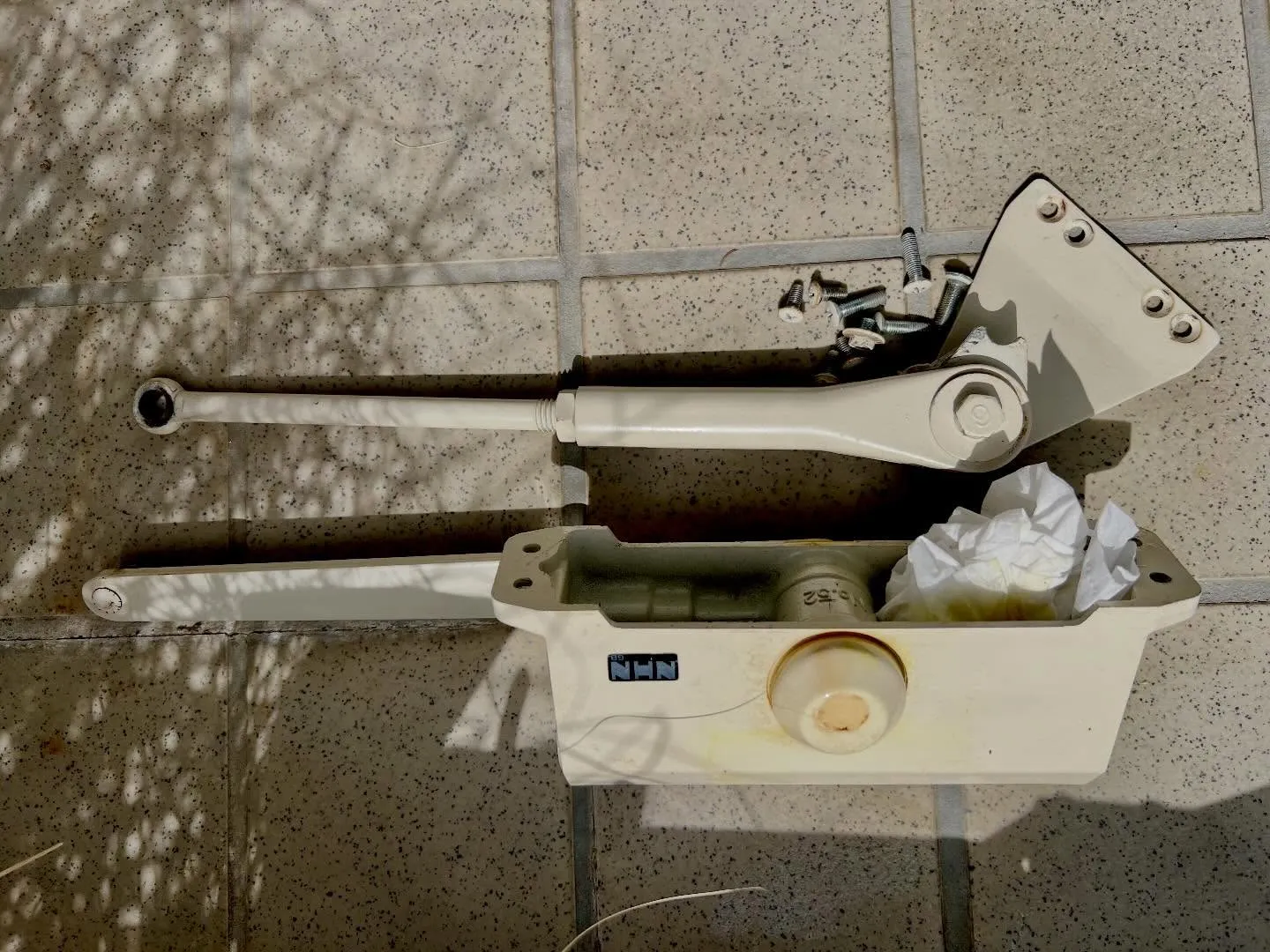 【ドアクローザー不良による急閉問題を安全に解決しました】