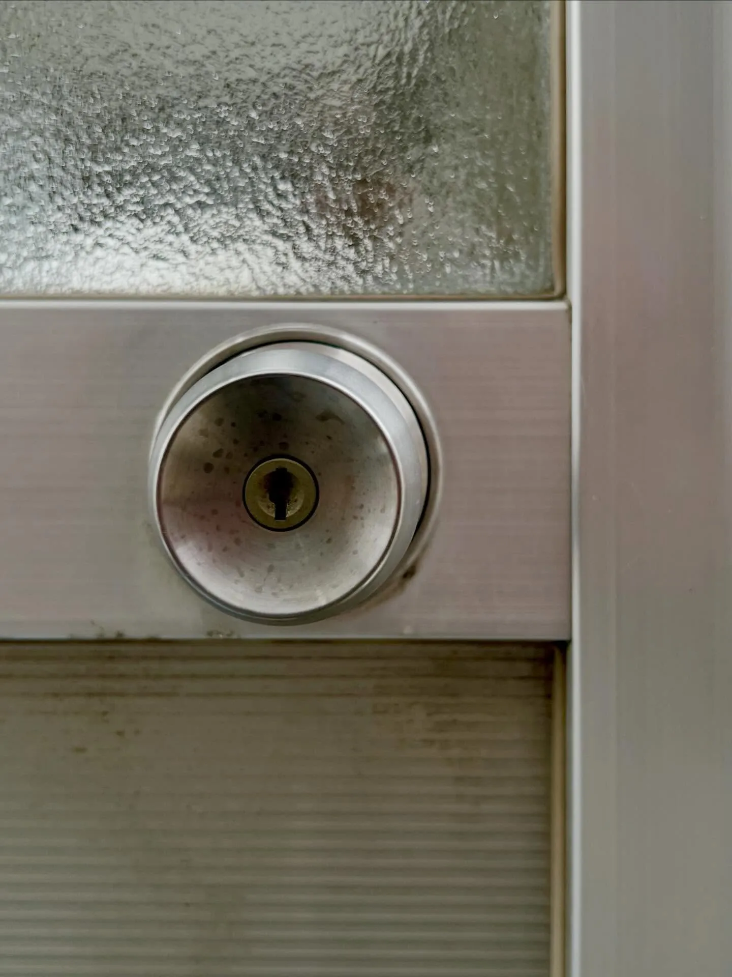 【本日の現場で感じたこと、勝手口の鍵受け不具合と伝わる説明の...