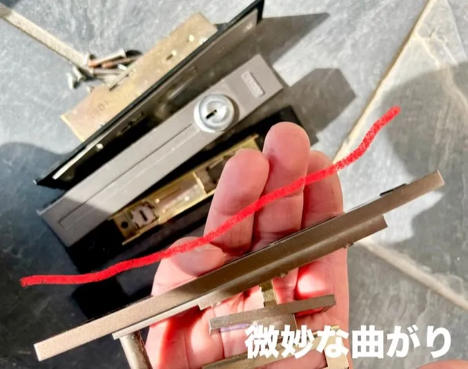 【本日の現場対応、内側から施錠できない引き違い錠の原因と交換...