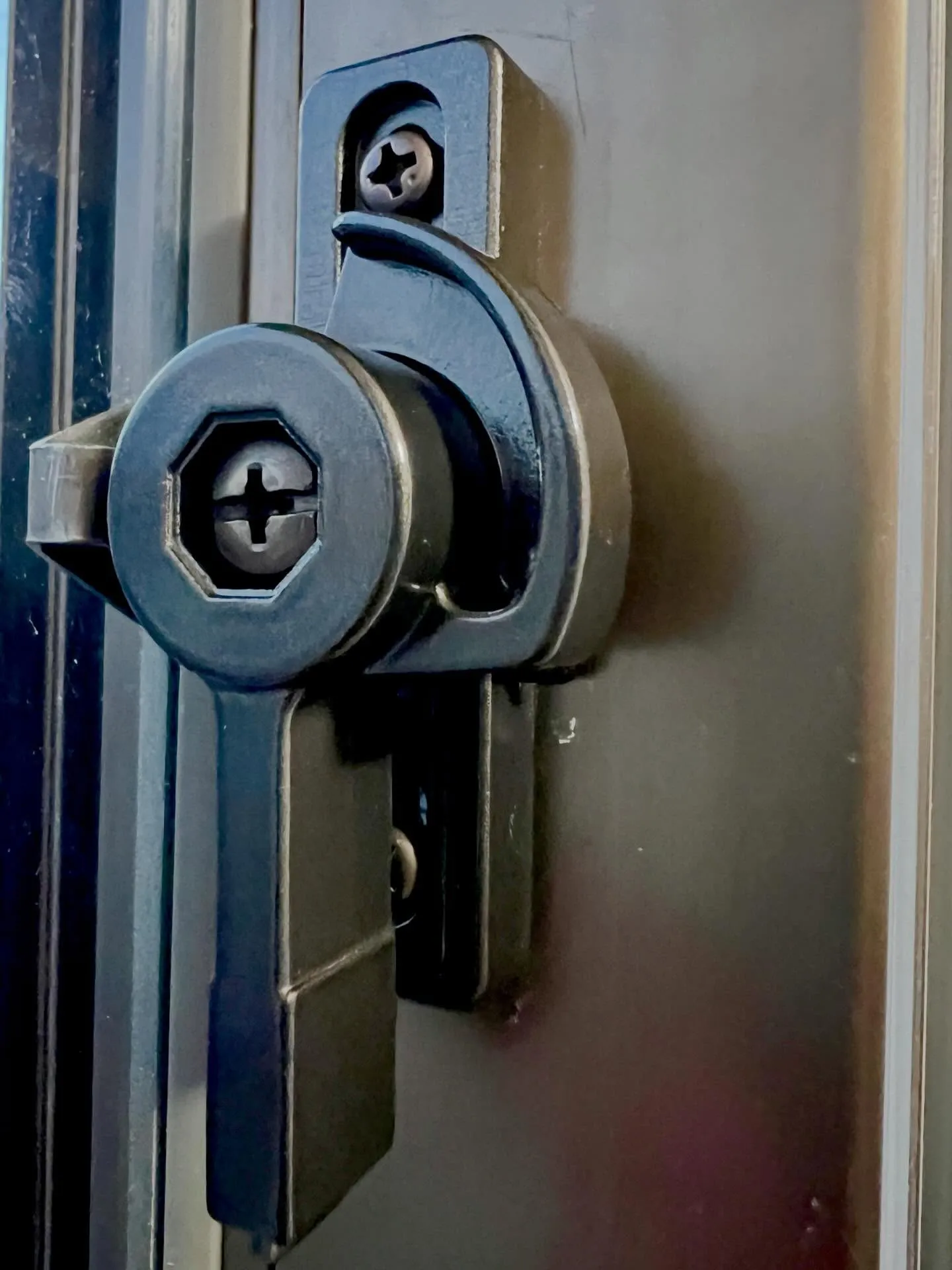 「サッシのクレセント錠が空回り…入居者様の不安を即日解消しま...