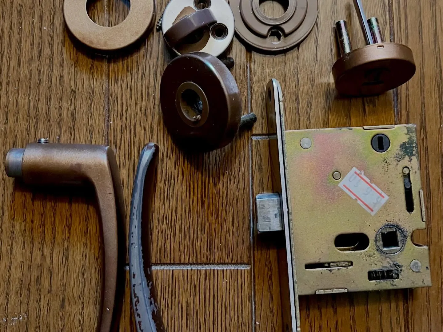 【トイレレバーが下がる原因を調査しました】