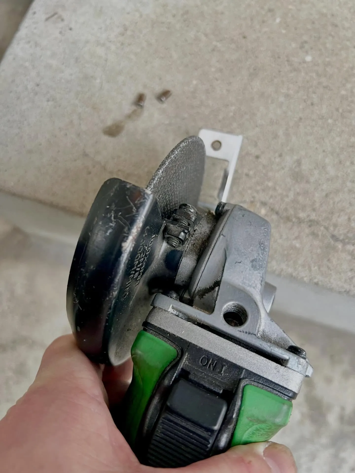 【鍵のツマミが固い原因はドアの下がりでした|トラブル解決レポ...