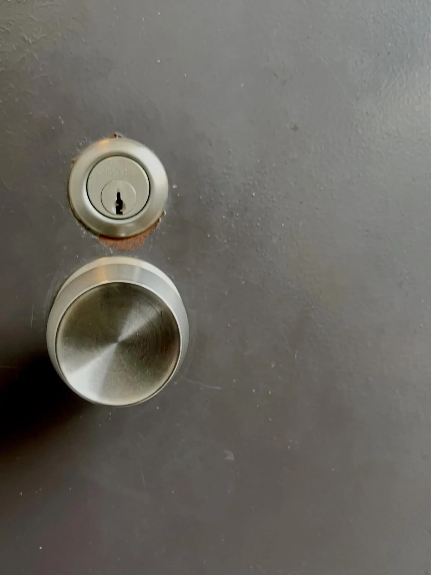 【鍵のツマミが固い原因はドアの下がりでした|トラブル解決レポ...