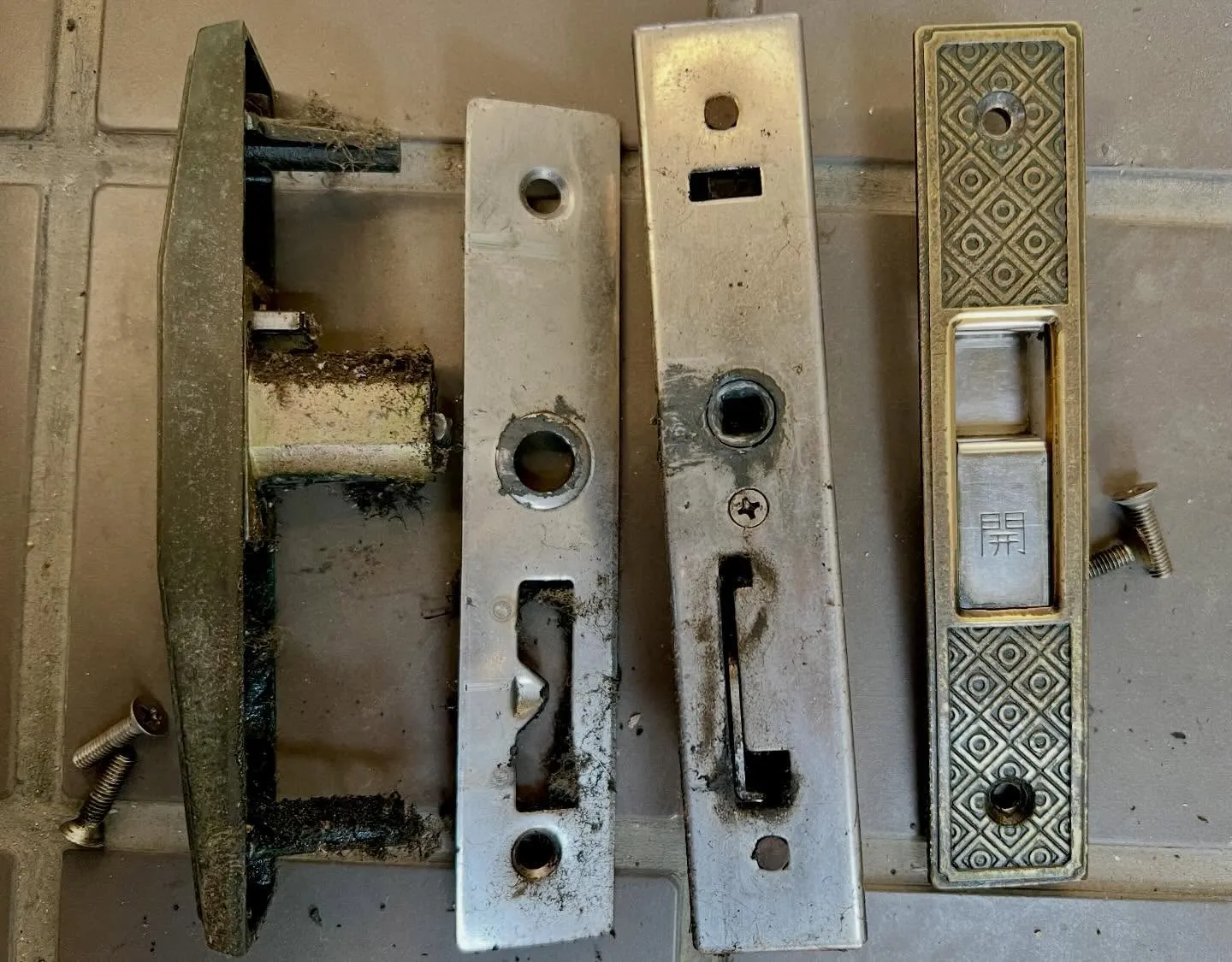 【本日3件目】40年前の引戸錠前がついに限界を迎えていました
