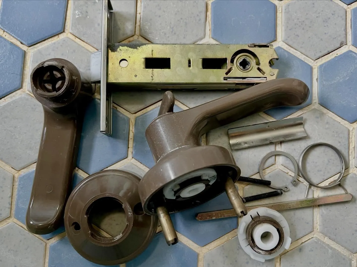 【浴室レバー脱落 → 鍵が開かない緊急事態!無事に解決した一...