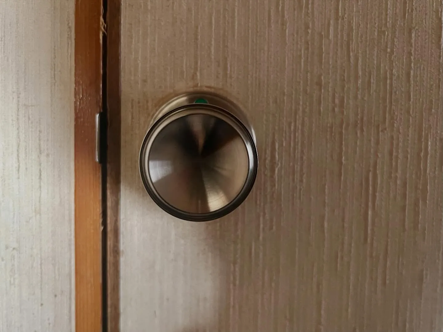 【トイレの鍵が突然開かない…珍しい故障を即時解決】