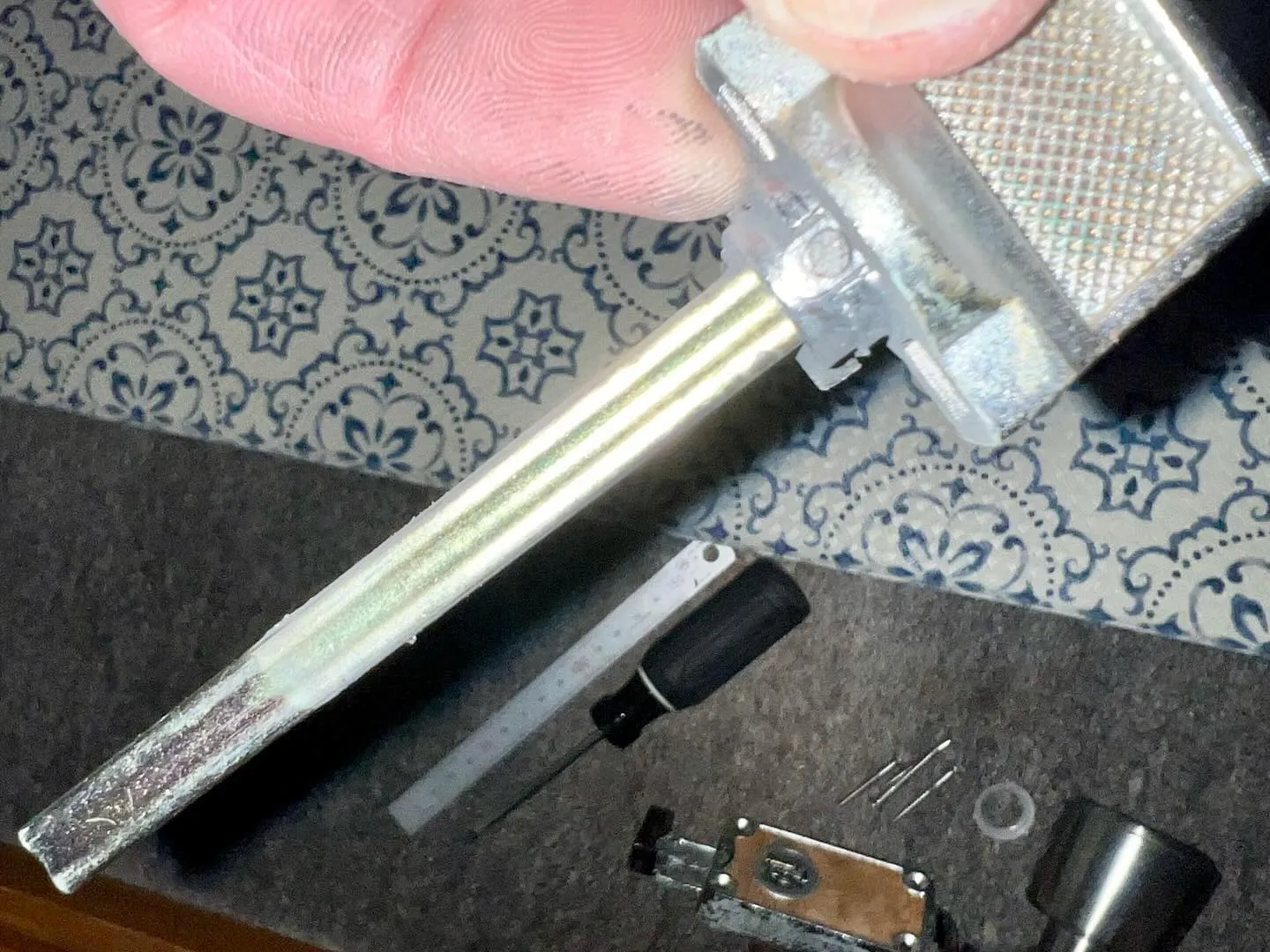 【トイレの鍵が突然開かない…珍しい故障を即時解決】