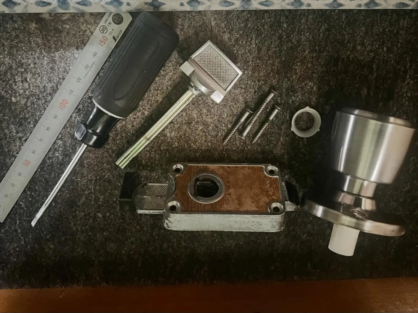 【トイレの鍵が突然開かない…珍しい故障を即時解決】