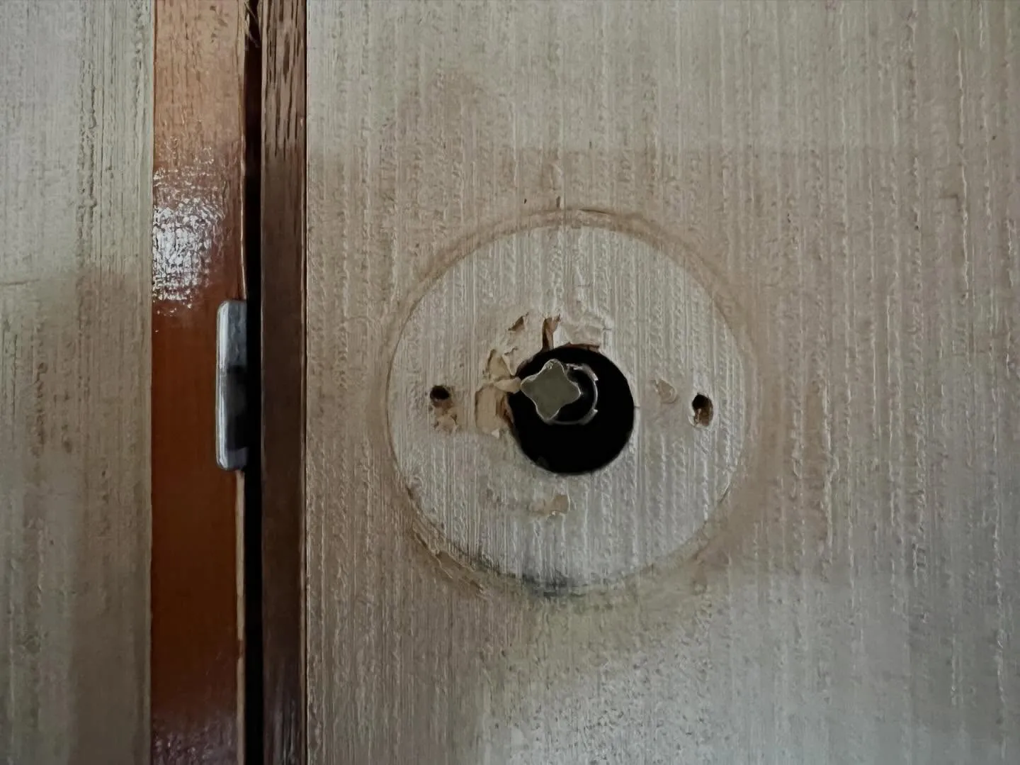 【トイレの鍵が突然開かない…珍しい故障を即時解決】