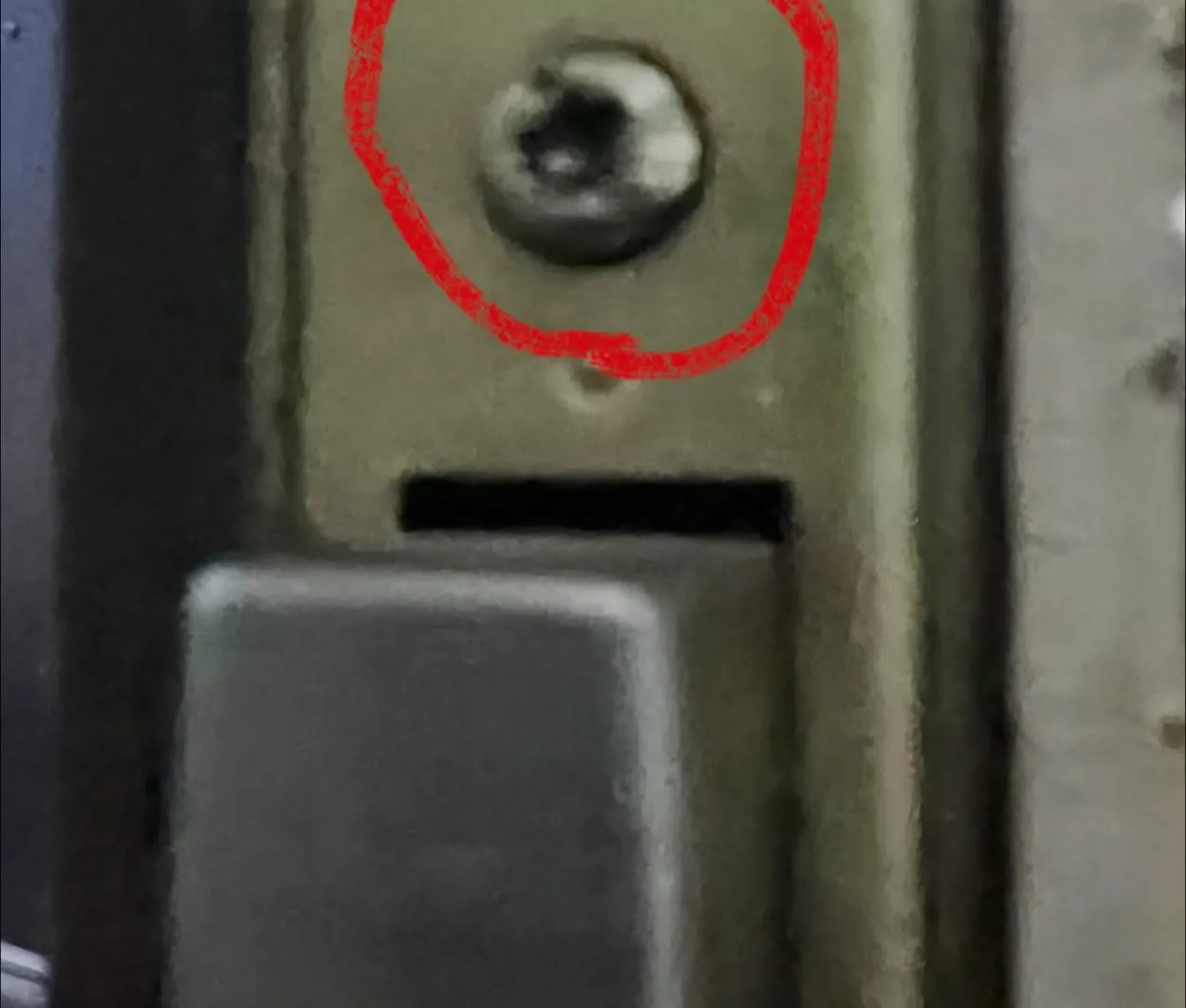 【管理会社様からのご依頼|潰れたネジと難作業のシリンダー交換...