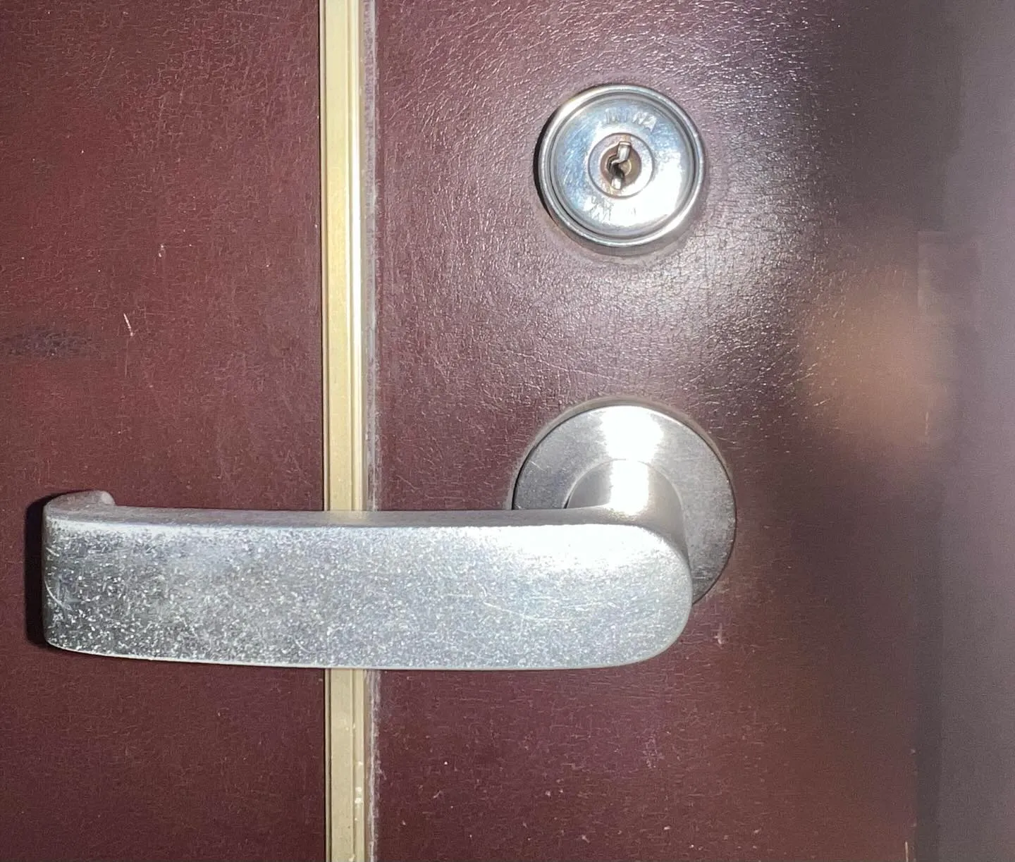 【管理会社様からのご依頼|潰れたネジと難作業のシリンダー交換...