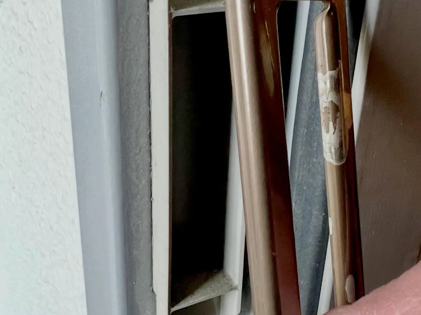 【中古物件の鍵交換で防犯性と操作性を整える】