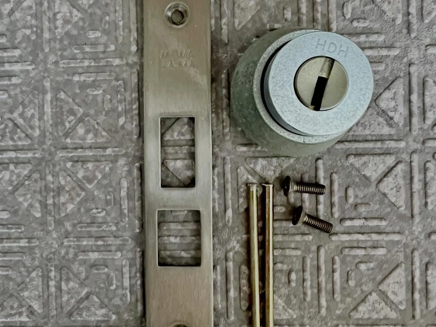 【中古物件の鍵交換で防犯性と操作性を整える】