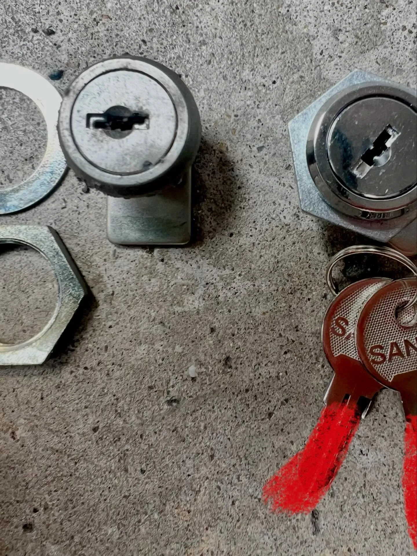 【駐車場シャッターの鍵が無い…現場で即日対応しました】