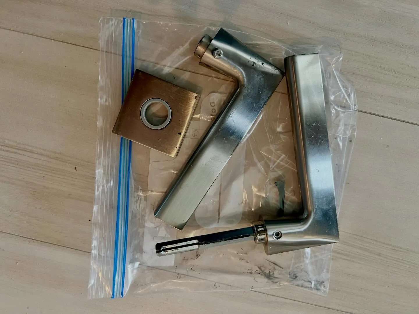 「部品供給終了の室内錠を、現場判断で確実に復旧」