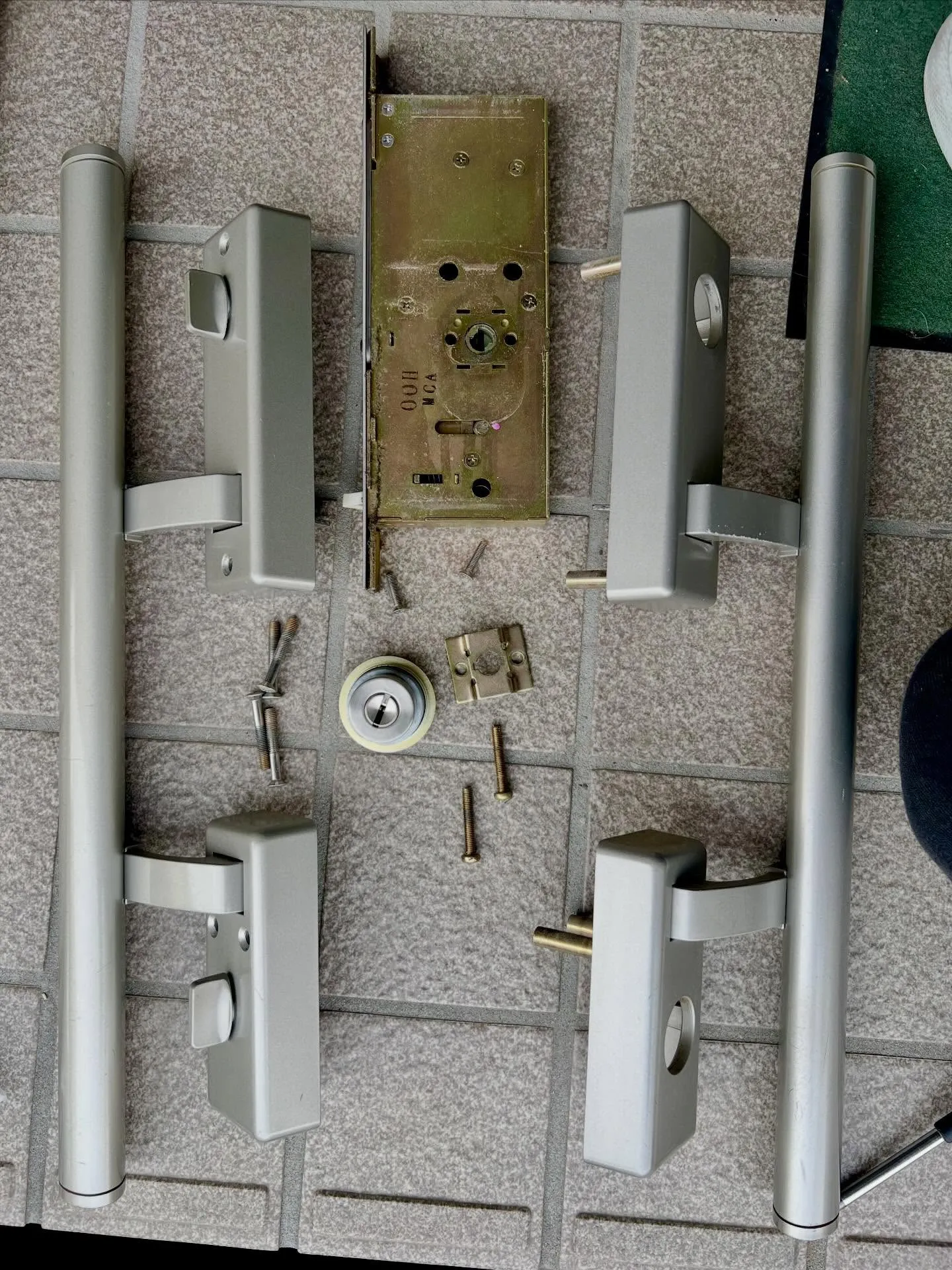 【三協アルミドアで発生した鍵が途中で回らない原因を見抜いたプ...