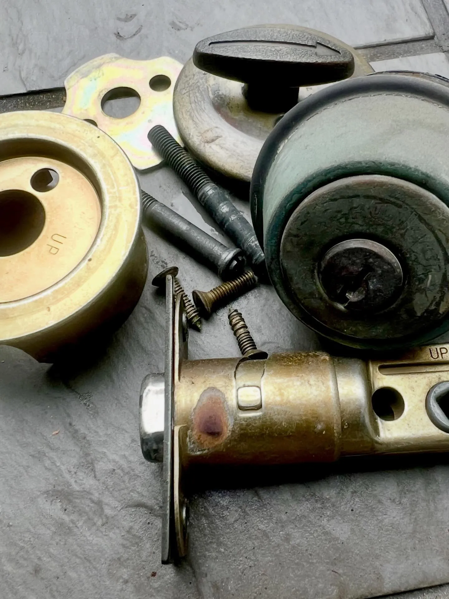 【アメリカ規格の玄関錠を日本製へ確実に交換した施工事例】