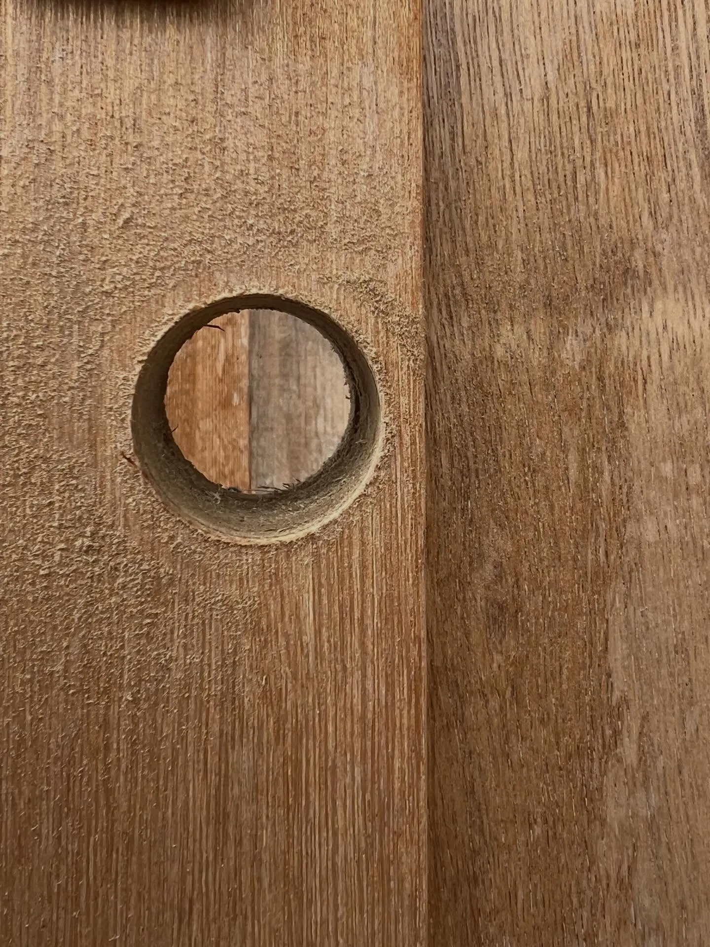 【店舗入口への鍵新規取付工事｜後付け錠2種の比較と最適な選択...