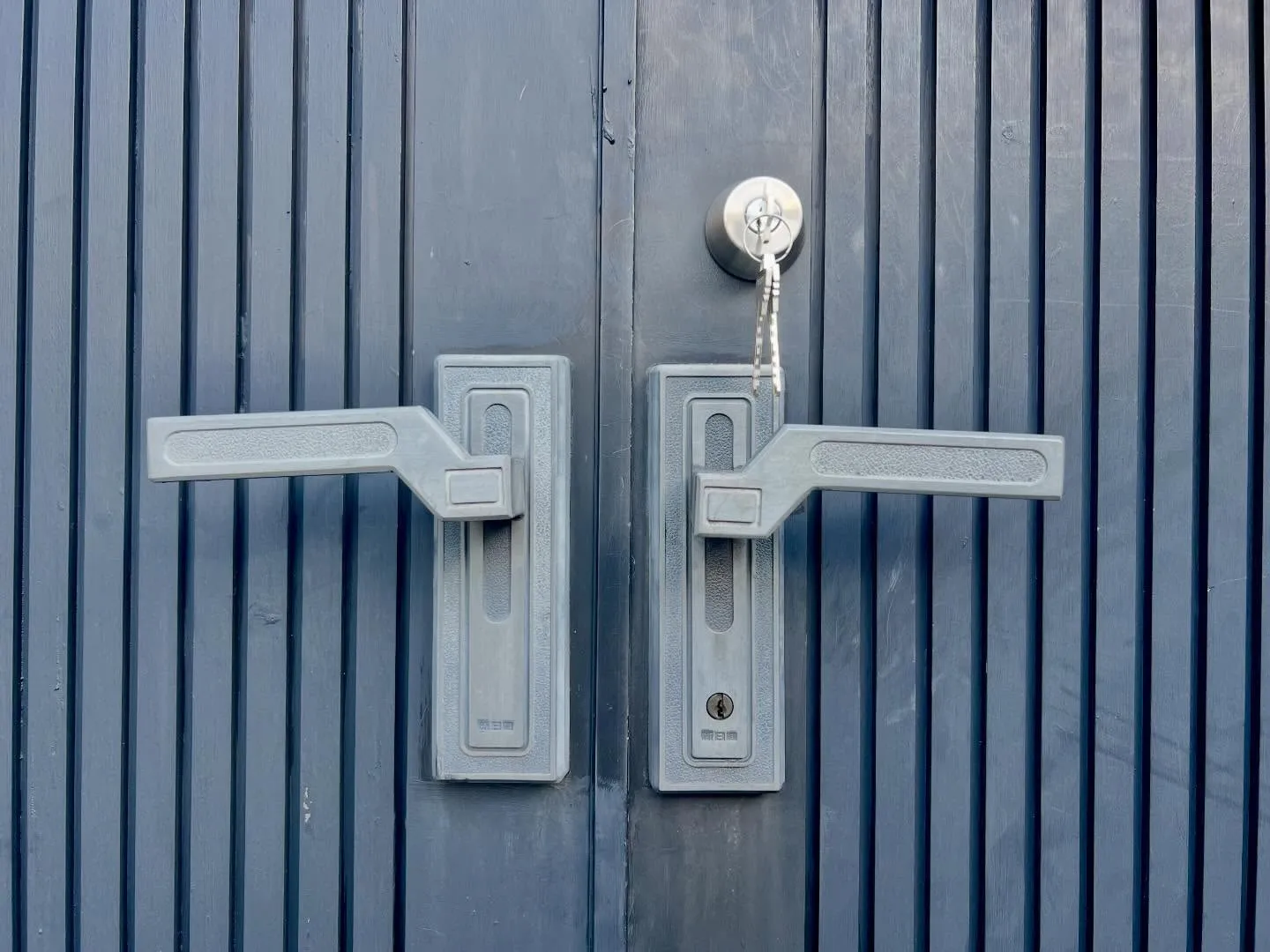 【専門鍵屋の対応力】廃盤錠前にも確実に応える両面シリンダー取...