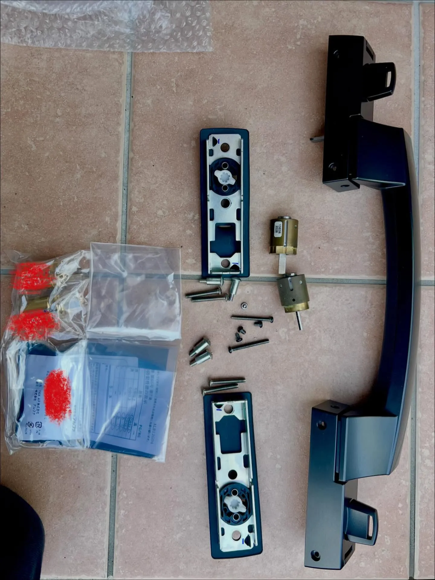 【YKKapヴェナートドアのピタットキー専用シリンダー交換を...