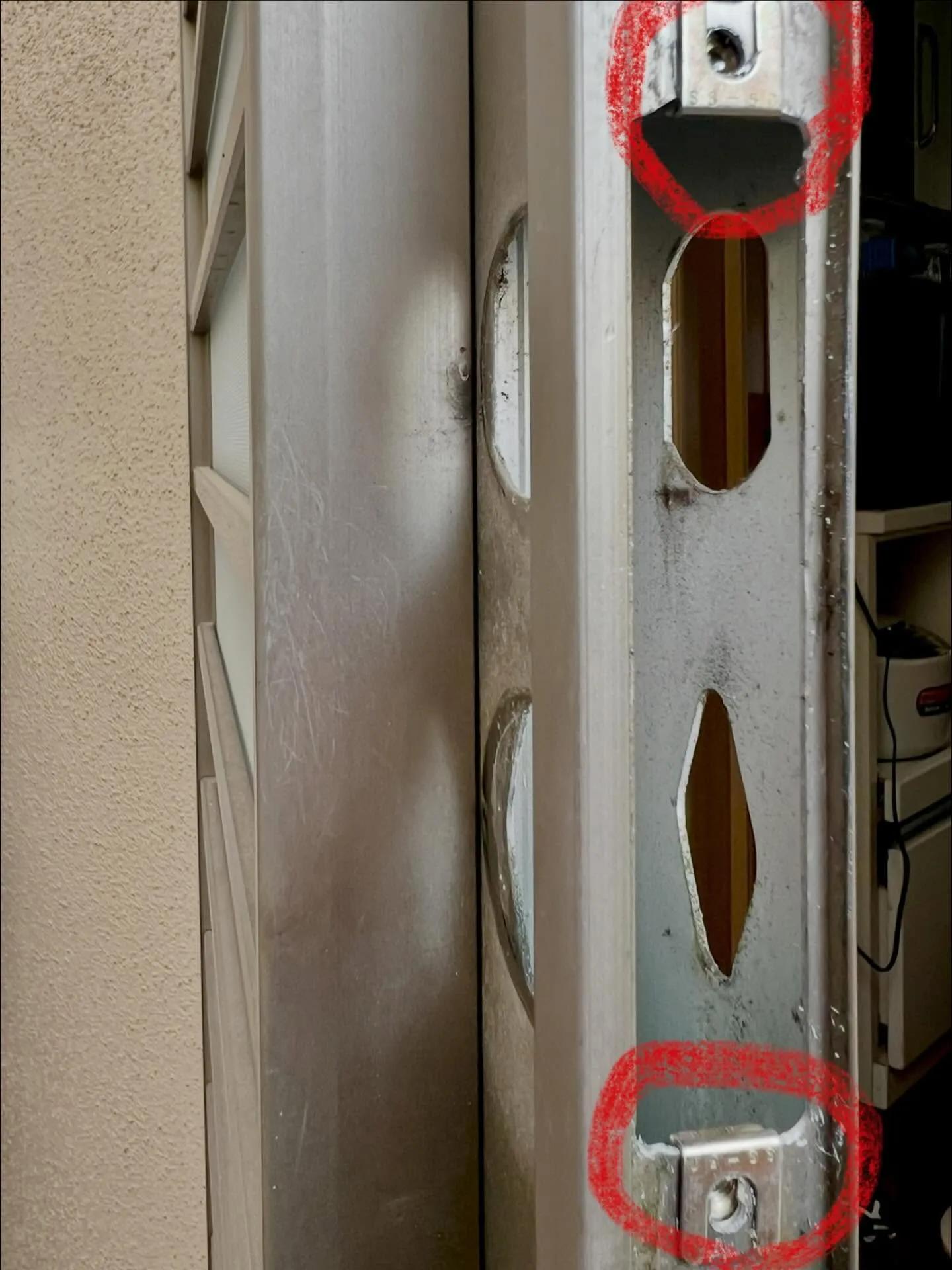 【グラつく勝手口レバーを構造改善でしっかり再生しました】